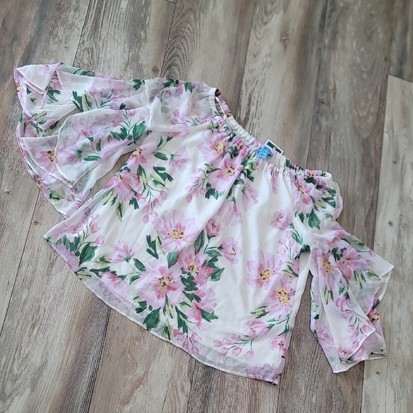 Gorgeous Flowy Floral Top - Picture 1 of 5